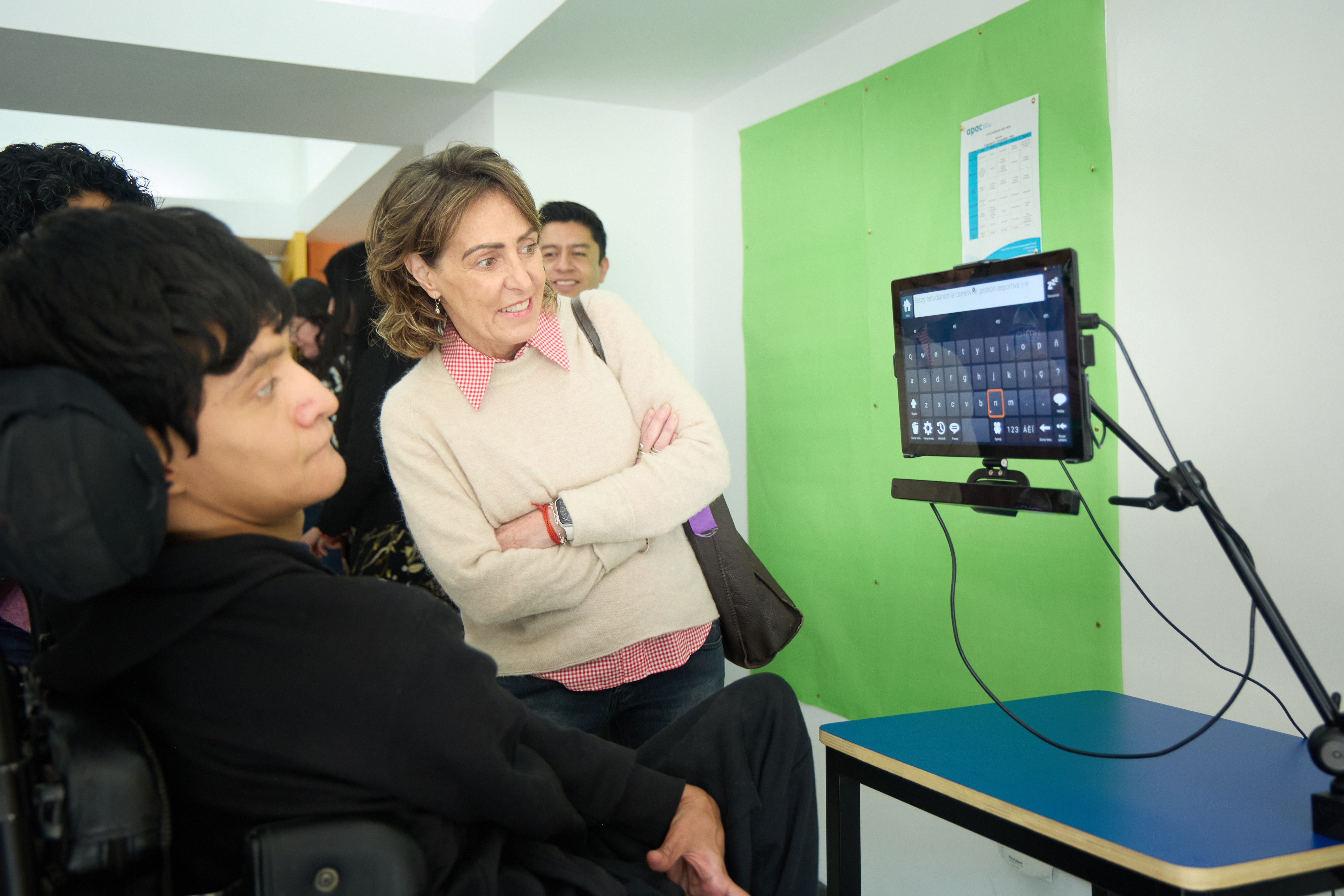 Roxana S&aacute;iz, Presidenta de la JAP CDMX, visit&oacute; APAC, IAP